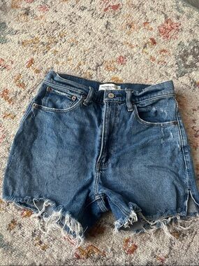 Abercrombie & Fitch 4” Mom Short High Rise